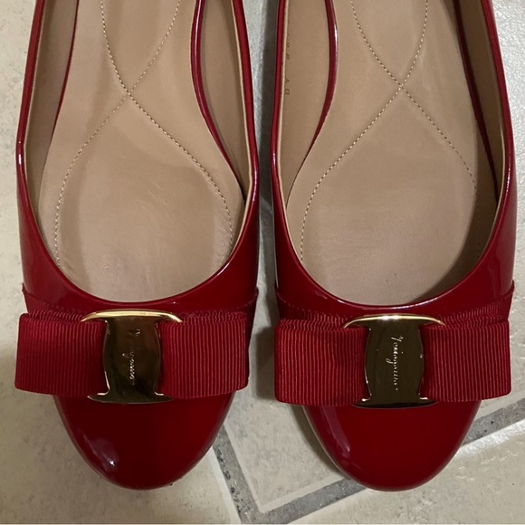 Authentic Salvatore Ferragamo Red Varina Patent Leather Ballet Flats Size 7.5B - Picture 8 of 8